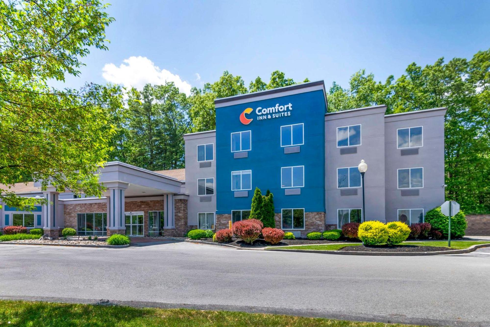 Comfort Inn & Suites Saratoga Springs Exterior photo